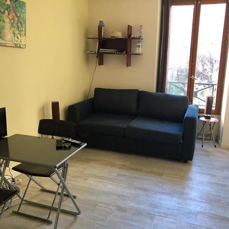 パリ23 Rue De La Chapelleアパートメント エクステリア 写真